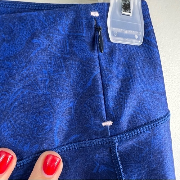 CALIA by Carrie Underwood blue paisley print ankle length capri leggings Sz S - Picture 8 of 10